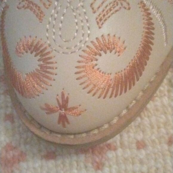 Kelsi Dagger    - Picture 3 of 12